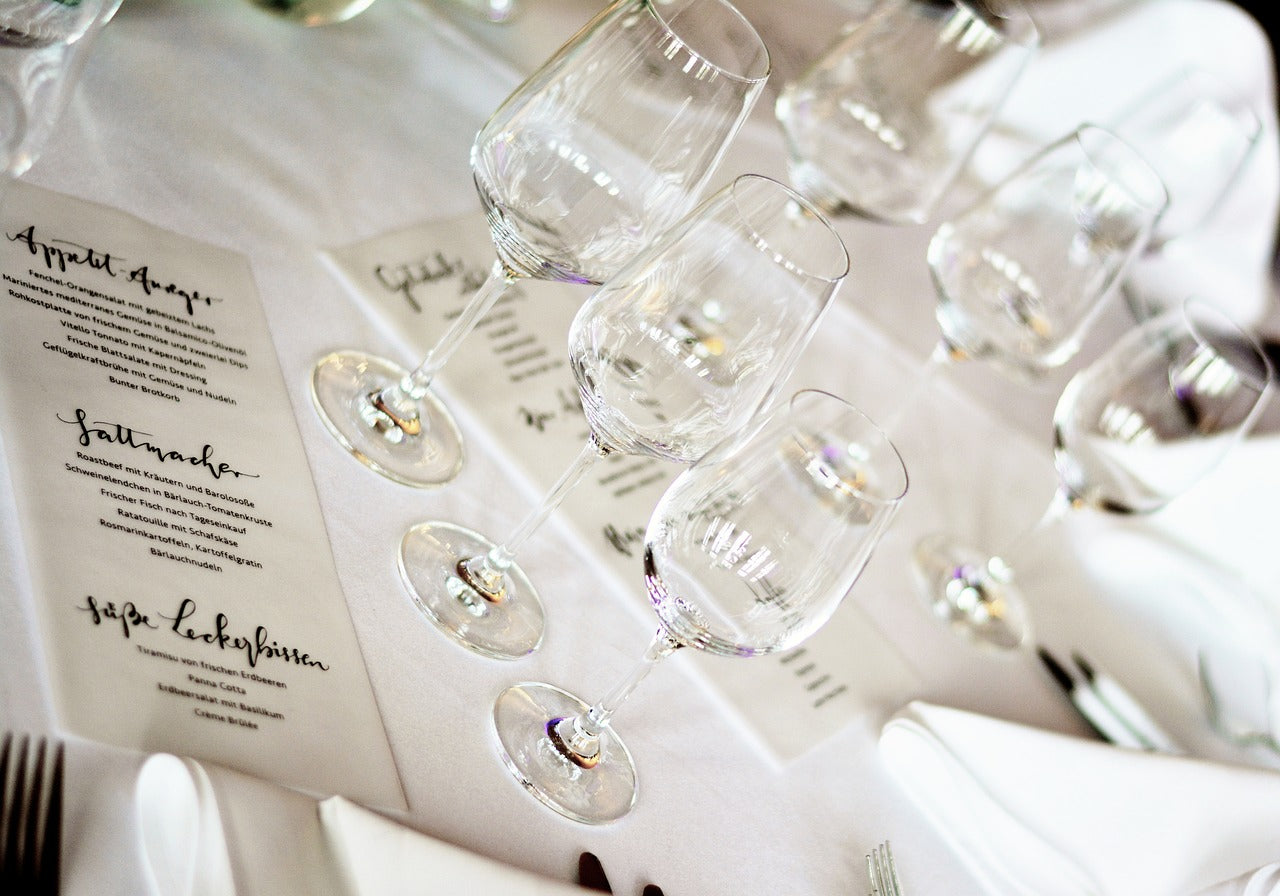 How To Select Menu Covers For Your Hotel & Bar